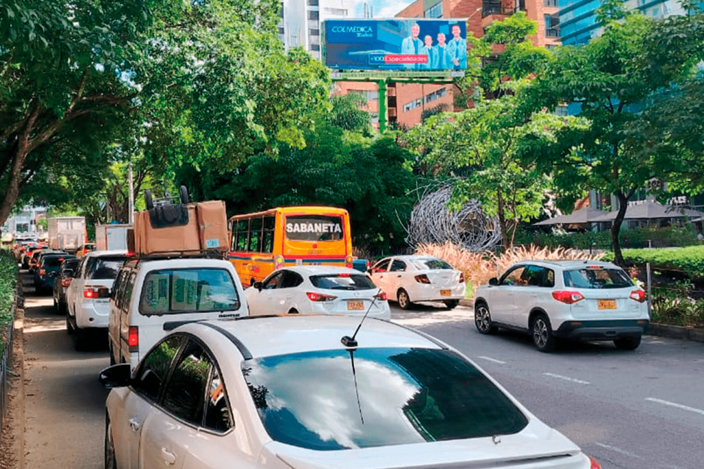 ONE PLAZA GUARO AMARILLO AV POBLADO 2